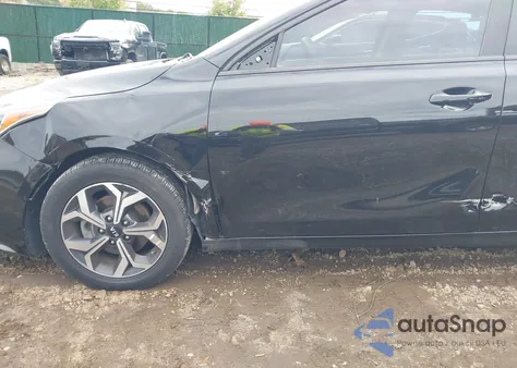 2021 Kia Forte Lxs z USA, uszkodzony, nr VIN 3KPF24AD6ME342837